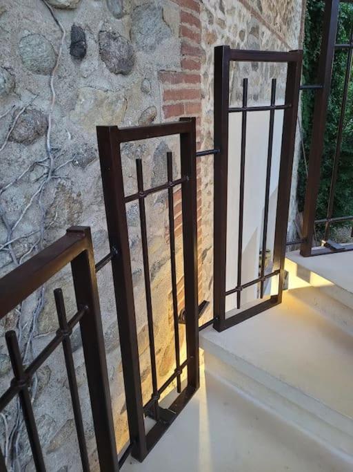 Appartement De Charme Dans Ancienne Cave A Vin 르불루 외부 사진
